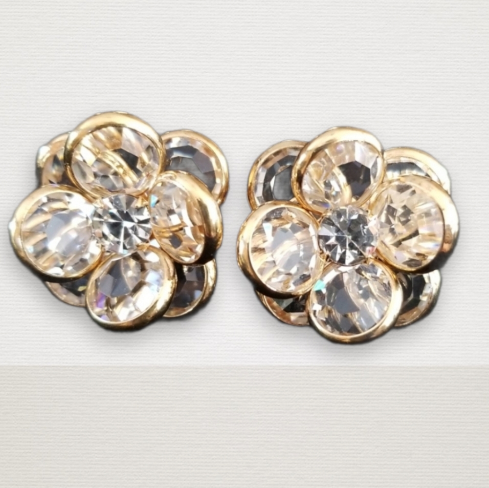 Vintage Austrian Crystal Flower Gold Tone Clip On Earrings - Picture 3 of 16